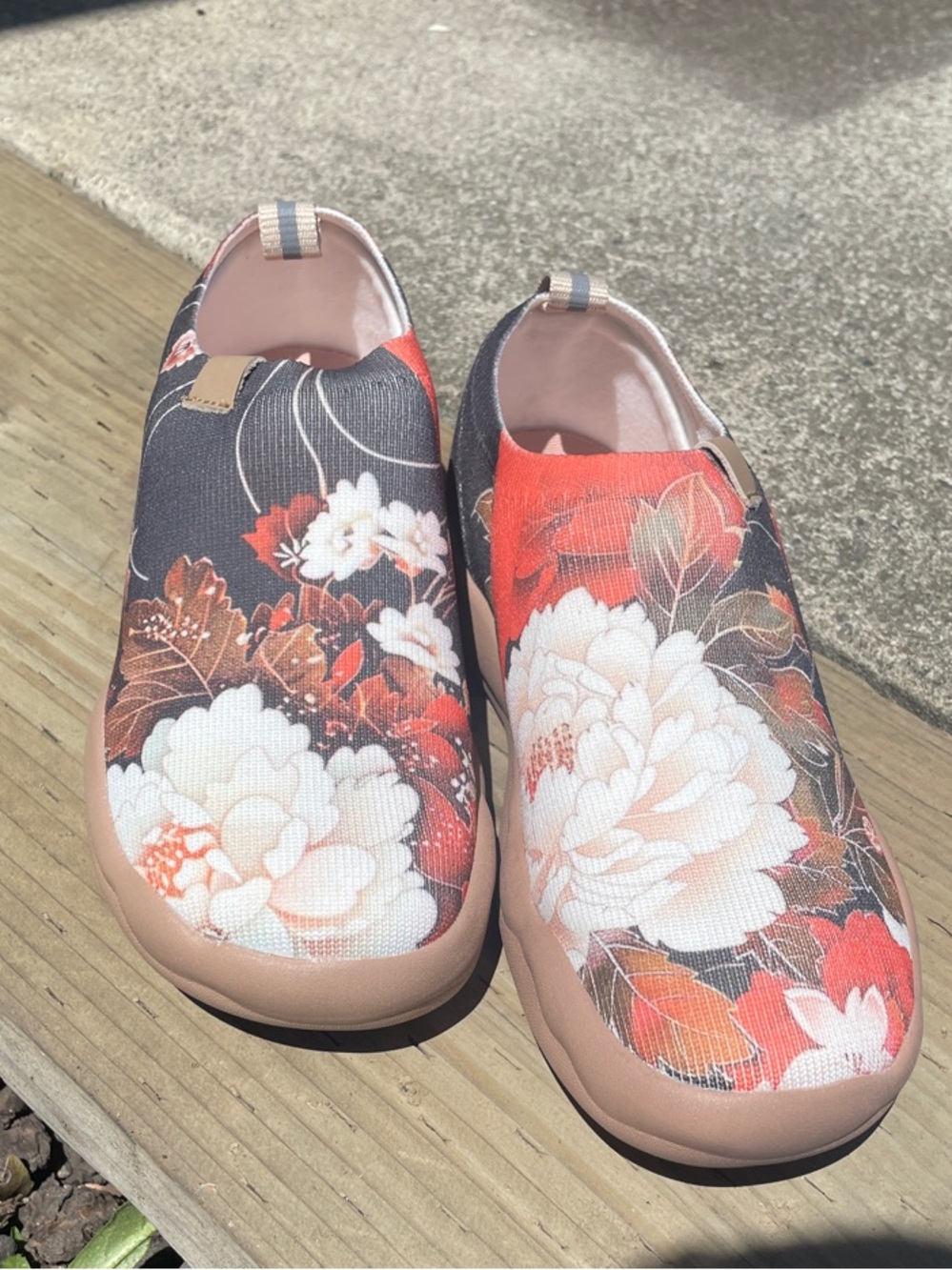 Floral Slip-On Women’s Casual Shoes - Pink & Black